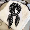 Шарф -шарф дизайнерские шарфы шелковые шарфы для женщин Легкая квадратная атласная головка Средняя Шалл Шаль