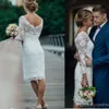 2023 Modern Short Sexy Mermaid Wedding Dresses Illusion Lace Appliques Tärbror Backless med knapp knälängd plus storlek formella brudklänningar