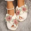 Slippers Crystal Flower Flat Talons fourrure Pantoufles femmes 2023 automne d'hiver maison douce Chaussures duveteuses Femme Chauffle en peluche