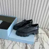 Botas 2022 Mujeres diseñadoras zapatos de cuero de gran tamaño Botas de tobillo Martin Monolith Boot militar Plataforma de combate inspirada para mujer Nylon X0817