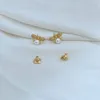 Stud Real 18K Gold Plated Pearl Bee Flowers Candy Earrings Jewelry Letter Wedding Gift Factory Partihandel med gratis dammväska