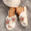 Slippers Crystal Flower Flat Talons fourrure Pantoufles femmes 2023 automne d'hiver maison douce Chaussures duveteuses Femme Chauffle en peluche