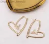 Stud Lot Style Random Envoyer des designers Lettres Stud Femmes Luxury Marque Oreille d'oreille Crystal Righestone Pearl 18K Gold Plated 925 Silver Wedding Party Jewerlry Z230817