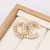 Luxury Designer Brand Letter Brooches Crystal Rhinestone Jewelry Women Sweater Brooch Pearl Pin Wedding Party Gift Accessories