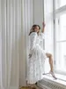 Casual klänningar kläder kvinnor söt prick vit asymmetrisk klänning v nacklantern ärm risar oregelbundna midi vestido qc799