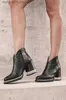 Botas Botas do tornozelo 2023 Sapatos de couro baixo salto baixo Cool britânico Design bordado Botas curtas macias Party Woman Footwear
