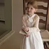 Девушка платья для маленьких девочек без рукавов.