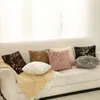 Proilow Case 43x43cm Poduszka obudowa pokrywa złota pluszowa sofa wystrój domu IC Bedside Fur White Confort Cover Dekoracyjne HKD230817
