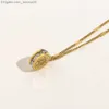 Colliers de pendentif Collier de conception de luxe 18 carats en or Gold Colliers en acier inoxydable Chaîne Crystal Letter ACCESSOIRES PRENDANTS LOVES CODEAUX Z230817