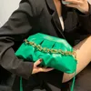 HOBO 2023 Nouveaux sacs d'épaule épais pour femmes Pu Leather plissé Sac nuage simple sacs crossbody Clip concepteur de lady Green Clutch HKD230817