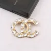 Varumärkesbroscher Designer Rhinestone Pearl Letter Brosch Suit Pin For Women Jewelry Accessories Wedding Party Gift