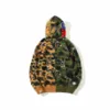 Una scimmia da bagno autunno e inverno nuovi uomini casual camo a forma di camo a forma di squalo maglione con cappuccio scimmia da bagno con cappuccio