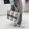 Totes Plaid Canvas Tote Bag for Women 2022 Luxury Designer Handväska Två storlekar fällbara stora kapacitetshoppare Tote axelväskor Kvinna HKD230819