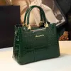 Totes 2023 Neue Luxus -Odiltasche für Frauen lässige Tasche High Qualtiy Patent Leder Schulterbaus elegantes Abendessen Noble Geldbeutel Schwarz HKD230818