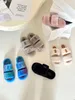 Projektant Slipper Triomphe Shearling Slides Women Slipper Grube dolne furry pluszowe tkanina frotte chłodne wełniane sandały futra płaskie Mule 35-42