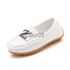 Sneakers Baby Boys Leather Shoes Children Loafers Slipon Soft Leather Kids Flats Fashion Letter Design Candy For Toddlers Big Boys J230818