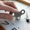 Zegary ścienne zegarowe klucze do oporności na zużycie Keys Praktyczne uzwojenia Krzyjniki Profesjonalny dziadek