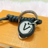 Designer Keychain Fashion Lovers Auto Key Buckle Luxury Mens Leer Handgemaakte Karabijnse sleutelhangers voor dameszakken Hanglijstje Keyrings Letter 238182D