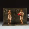 Obiekty dekoracyjne figurki 2PCS Bookends żywiczny Banksy Book Ends Showshelf 3D Figure Form Books End Miniature Figurine Holder Sujetalibros 230818