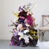 Decoratieve bloemen paarse bloem bruiloft hoek hangende bloemenrij aangepaste muur achtergrond arrangement welkom bord grond rekwisieten