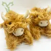 Accessoires de vêtements pour les peluches de bétail hauts ganters de bétail en peluche de vache écossaise pantoufles brunes peluches furantes à la maison pantoufles d'hiver