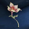 Broches 2023 Luxe Volledige zirkoon Lily Flower Vrouwelijke pak jas winterbroche bruiloft sieraden elegante pincode