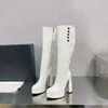 Bombas Brune de primera calidad Botas hasta la rodilla de cuero Bloque de punta puntiaguda Tacones gruesos Suela de cuero para grils mujeres Diseñador de lujo Zapatos de botón Calzado de fábrica