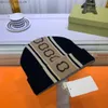 Beanie/Kafatası Kapakları Tasarımcıları Luxurys Beanie Hat Düz Renk Alfabesi Tasarım Eşleşen Bonnet Çok Çok Kış Sıcak Şapka Çift Modelleri Çok Molor Z230819