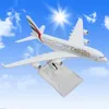 Aircraft Modle Simulation Scale VAE Verenigde Arabische vliegtuigmodel Bracket Airline A380 Transparant vliegtuigspeelgoed met legering Licht presenteert V5I4 230818