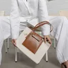 Totes Mediow Tote Bag for Women Luxury Designer Handväska och underarmsäck 2022 Ny brittisk stilduk med PU -läder axelväskor HKD230818