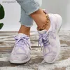 Chaussures habillées à la mode Tie Dye Casual Sneakers Femmes 2023 Automne Respirant Lace Up Flats Femme Plus La Taille 43 Non Slip Soft Bottom Chaussures De Marche T230818