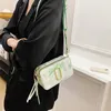 Borse per cosmetici Custodie Borsa a tracolla design alla moda 2023 Borsa per fotocamera Elegante lettera C a tracolla portatile sotto le ascelle Piccola piazza 230817