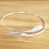 Bangle Fashion Silver Color Simple Single Circle Feather Armband Bangles Cuff Femme Leaf Charm Open Women smycken gåvor