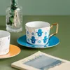 Tazze di lusso nordico e tazze da tè a mano set di piatti di piattino creativo tazze da caffè design set di acqua potabile domestica 230818