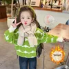 풀오버 어린이의 벨벳 스웨터 가을 겨울 2023 새로운 여자 아기 심장 인쇄 풀 오버 탑 한국 어린이 두꺼운 따뜻한 니트 땀 X0818