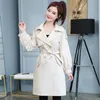 Trench Coats Fashion Fashion Double Breasted Belt Long Windbreaker Vêtements 2023 Spring Automn Couleur solide Tops Femelle FP109