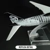 Vliegtuigen Modle Scale 1 400 metalen vliegtuigreplica 15 cm Zeeland B777 Airlines Boeing Airbus Airplane Model Miniature Gift for Boy 230818