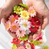 Dekorativa blommor kransar 50st 4cm konstgjorda solros falska blommor handgjorda diy huvudbonad simulering daisy blommor tillbehör rå siden liten tusensköna hkd230818