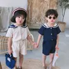 Kledingsets Japanse en Korean Bear Mood Navy Style Kids Sailor Collar Cotton Linen T Shirt broek 2pcs Zomerkleding Set jongens Girls Suit 230818