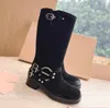مصمم أحذية المصمم أحذية امرأة تسخير حزام حزام البقر البقر جلدية راكب الدراجة النارية أحذية ركبة مكتنزة الكعب Zip Knight Boots أزياء مربع الجوارب الكاحل للنساء