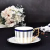 Mokken Elegant Golden Top Grade Bone China Coffee Cup Luxe Europese theeset en Saucer Afternoon Drinkware 230817