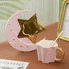 Tassen kreativer unregelmäßiger Keramikmondstar Kaffeetasse und Untertasse mit Löffel Kleine niedliche süße handgefertigte goldene Rand Latte Tee Set einzigartiges Geschenk 230817