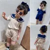 Kledingsets Japanse en Korean Bear Mood Navy Style Kids Sailor Collar Cotton Linen T Shirt broek 2pcs Zomerkleding Set jongens Girls Suit 230818