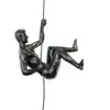 Dekorativa föremål Figurer Creative Rock Climber Harts Pendant Wall Hanging Decorative Sculpture Ornament Retro European Climber O5B5 230817