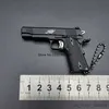 Nyhetsartiklar 2023 Legering Mini Pistol Gun Model Keychain Pendant Löstagbar leksakspistol för PUBG Weapon Kids Gift R230818