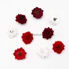 Dekorative Blumen Kränze 20pcs 4,8 cm Samt Rose Simulation Blütenkopf für DIY Hochzeit Dekorationskleid Corsage Headschmuck Dekoration HKD230818