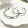 Pulseras de diseño de lujo para mujer Diseño de pulsera de moda con apertura Pulsera de plata Joyería de alta calidad Muy hermosa 1.1 con logotipo original