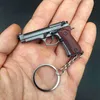 Nyhetsartiklar ToyTime 2023 New Scale Wood 92F Keychain Mini Gun Weapon Model Alloy Wood Keyring R230818