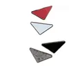 Europäischer und koreanischer neuer Brief Brosche Vielseitiges Mesh Red Glitter Diamond Kleidung vielseitige Accessoires in mehreren Farben erhältlich