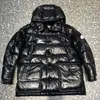 Poches zippées sur la poitrine Doudoune pour hommes Grandes poches Veste bouffante à capuche Bras Poche Badge doudoune Hiver hommes manteau Taille 1--5284O